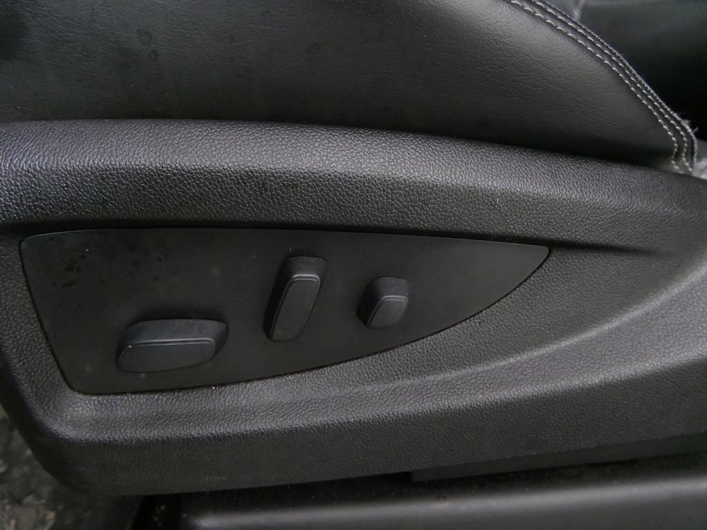 Used 2017 GMC Yukon XL Denali w/ Open Road Package image 18