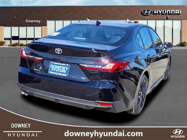 Used 2025 Toyota Camry SE image 3