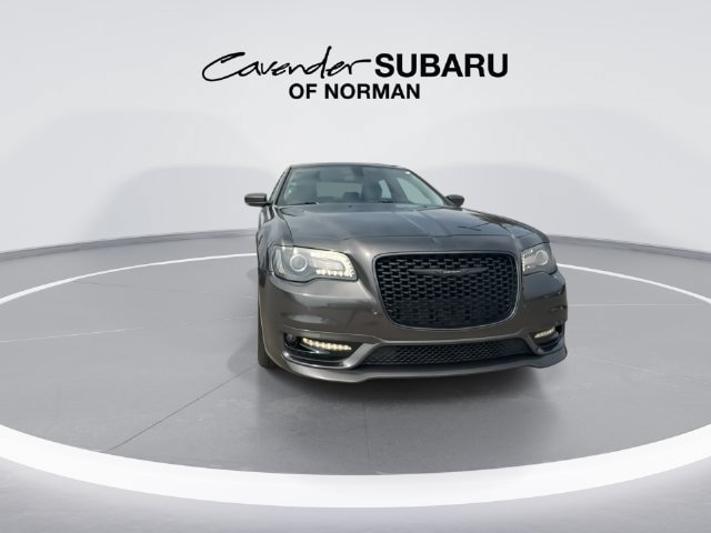 Used 2023 Chrysler 300 Touring L AWD/4WD image 2