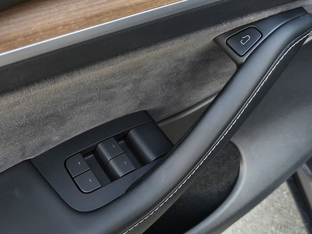 Used 2023 Tesla Model Y Long Range image 11