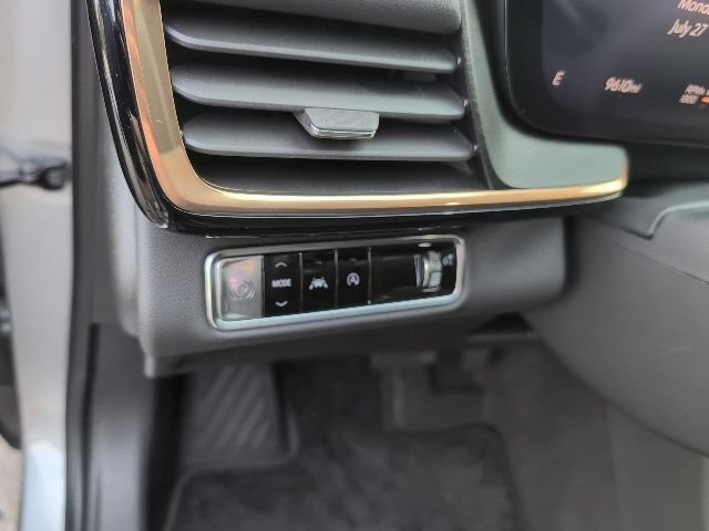 Used 2025 Buick Envision Avenir AWD/4WD image 19