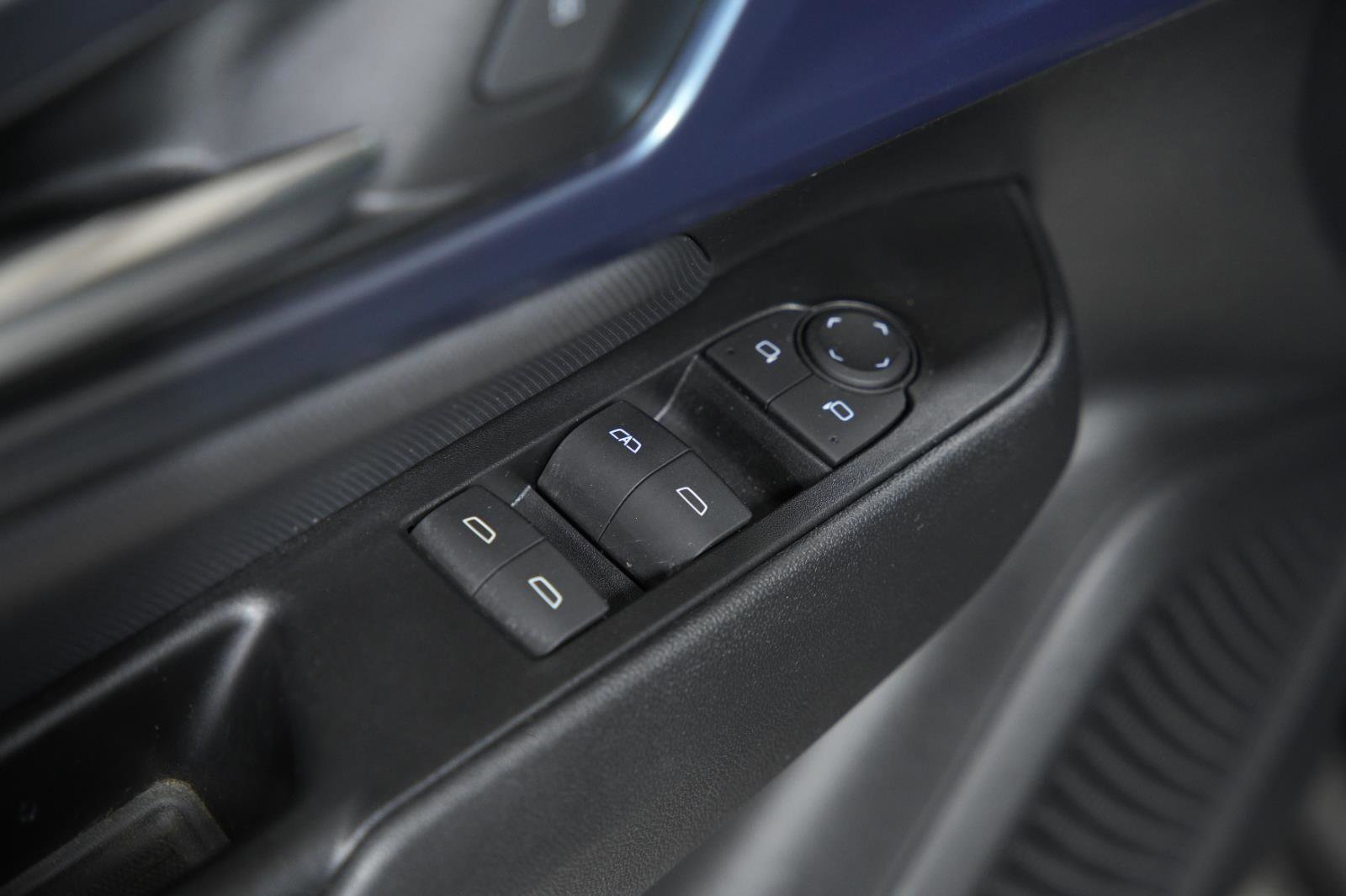 Used 2024 Chevrolet Equinox EV LT image 24