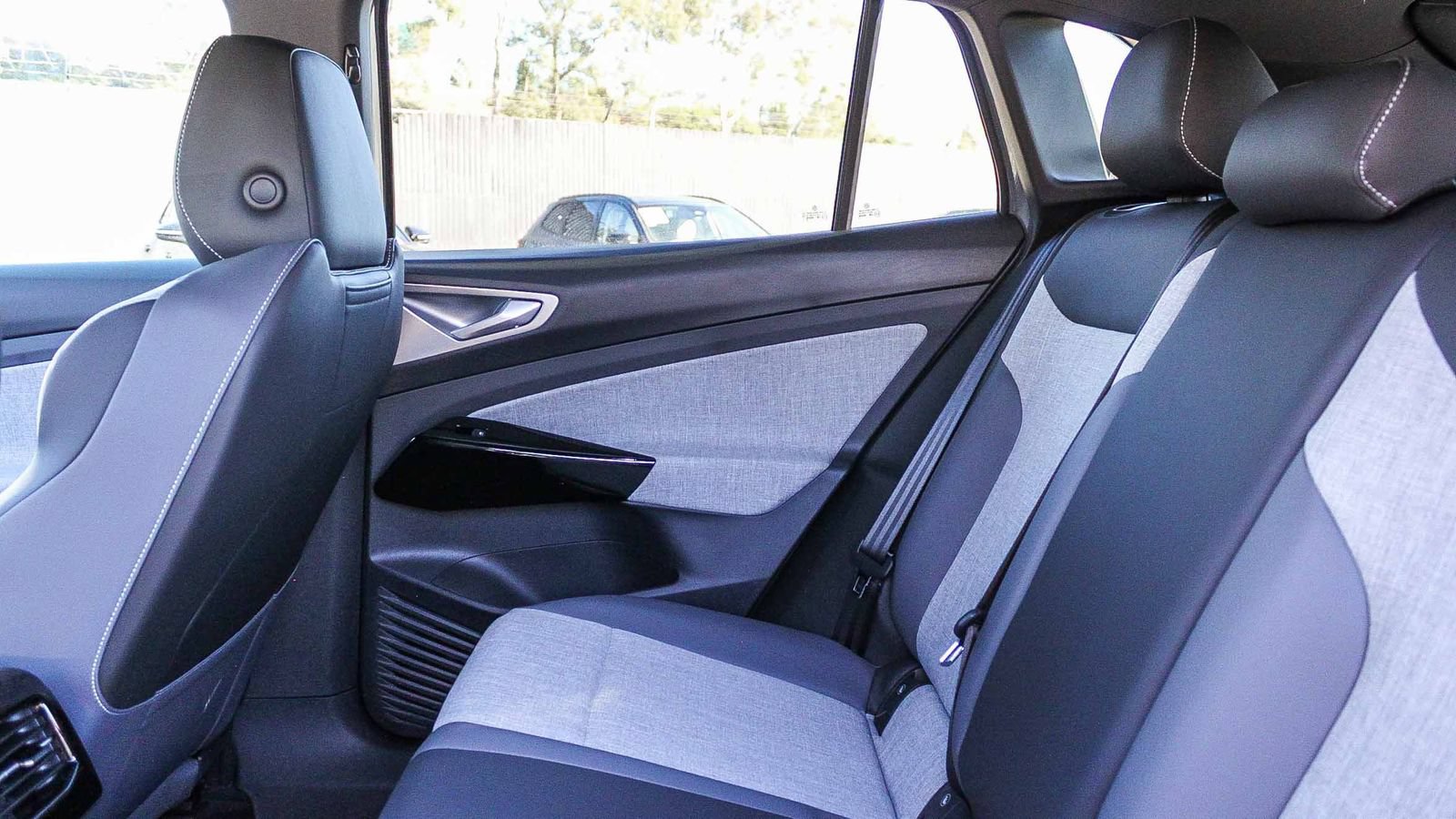 New 2025 Volkswagen ID.4 Pro AWD/4WD image 18