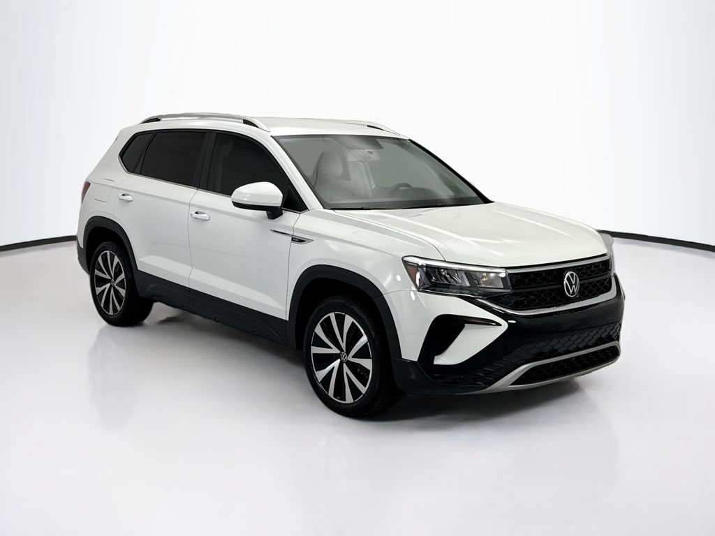 Used 2022 Volkswagen Taos SE FWD image 3