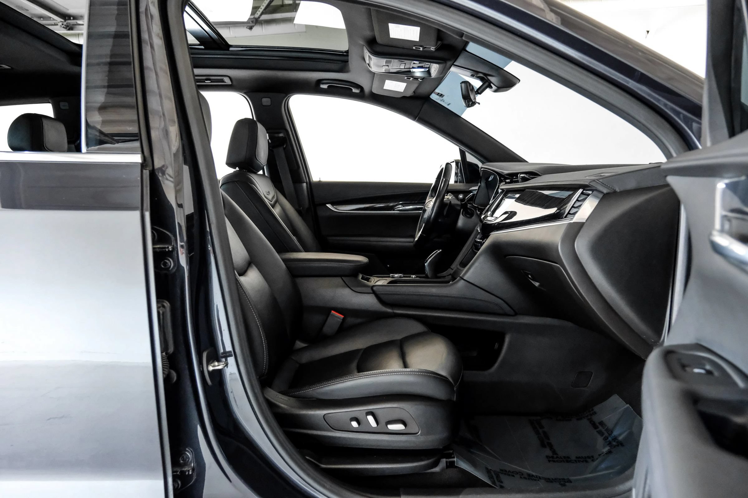 Used 2022 Cadillac XT6 Premium Luxury w/ Technology Package FWD image 26