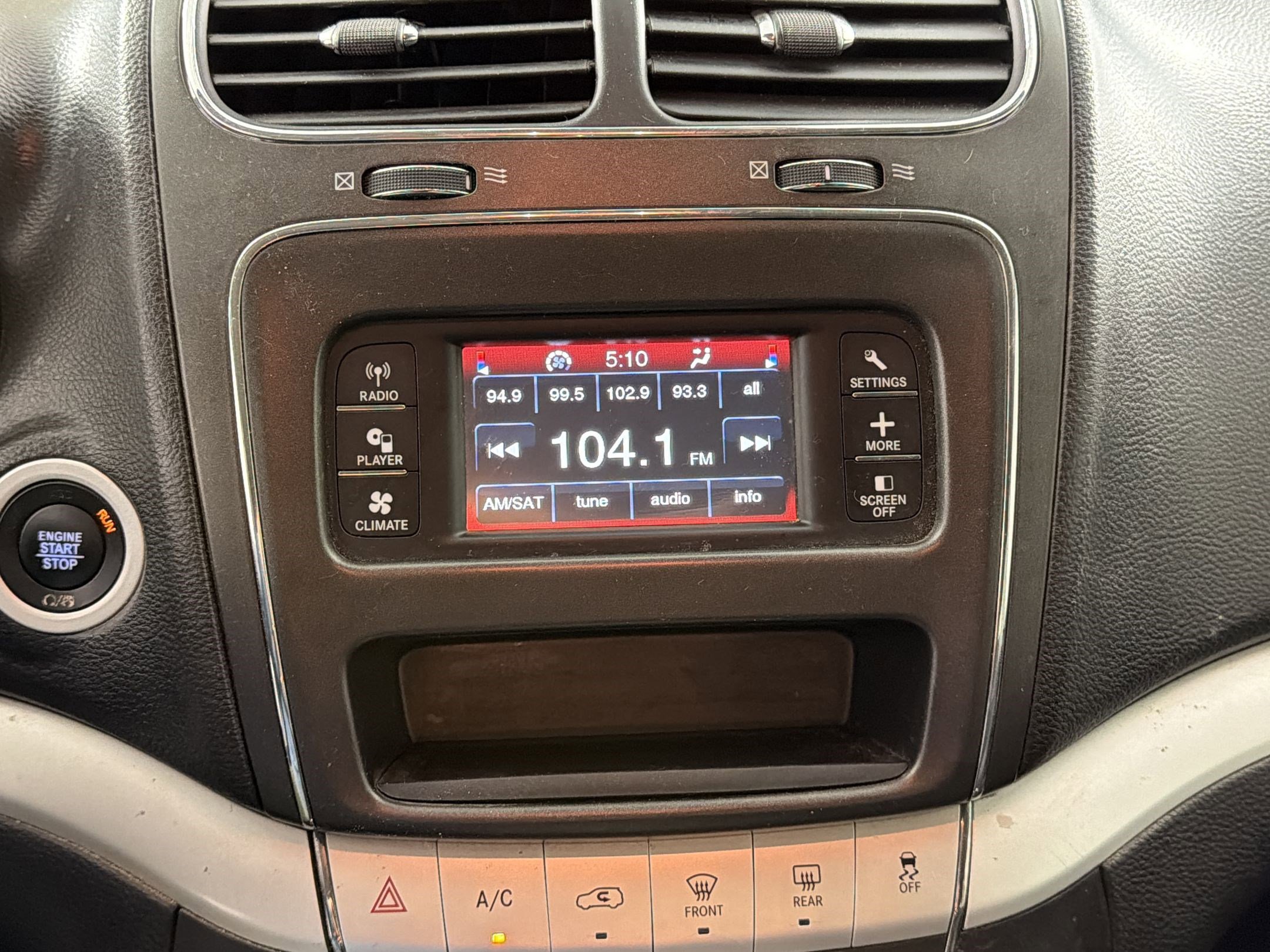 Used 2017 Dodge Journey SXT w/ Chrome Appearance Group FWD image 17