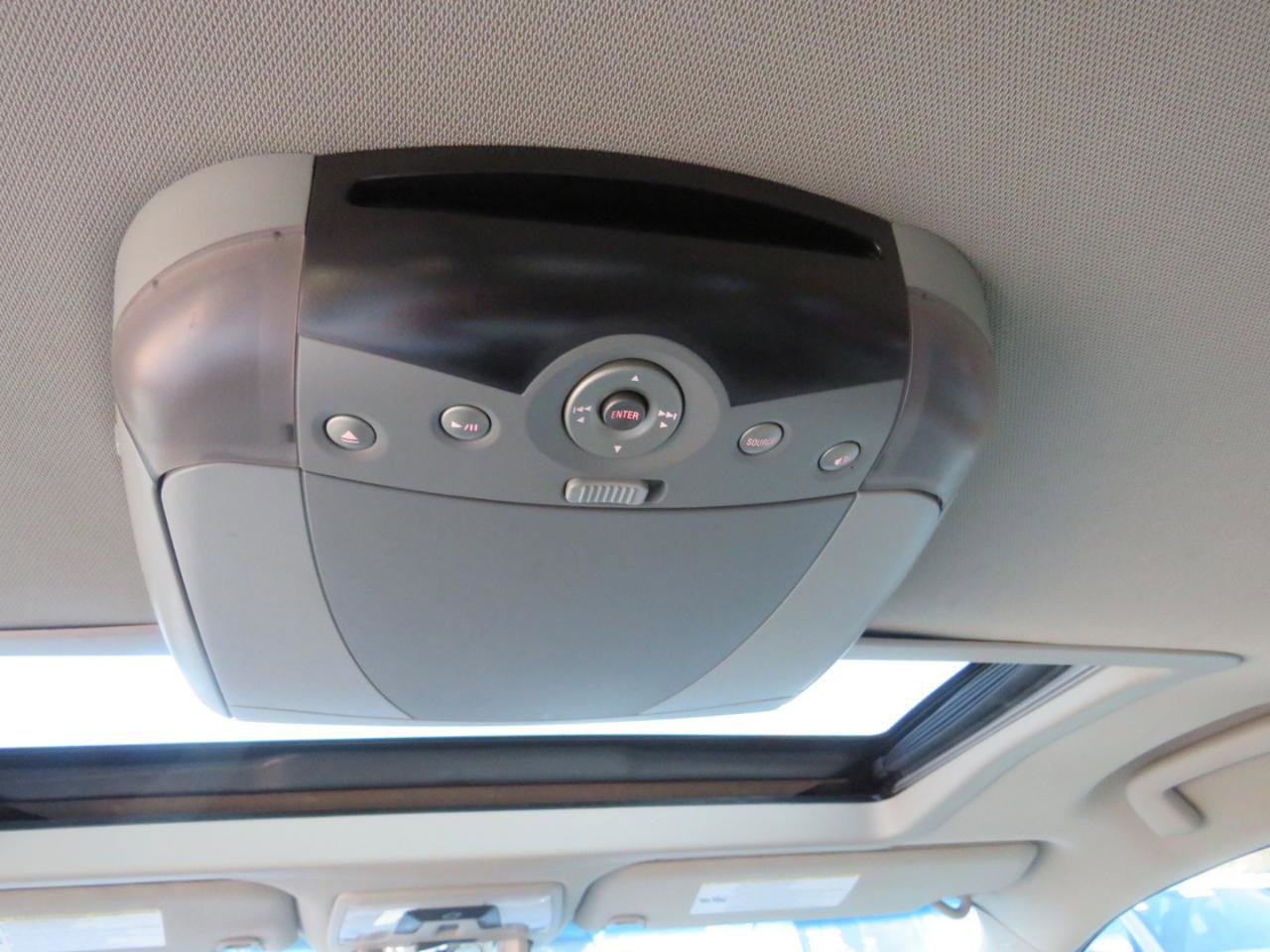 Used 2015 Toyota Sienna XLE w/ XLE Navigation Package FWD image 24
