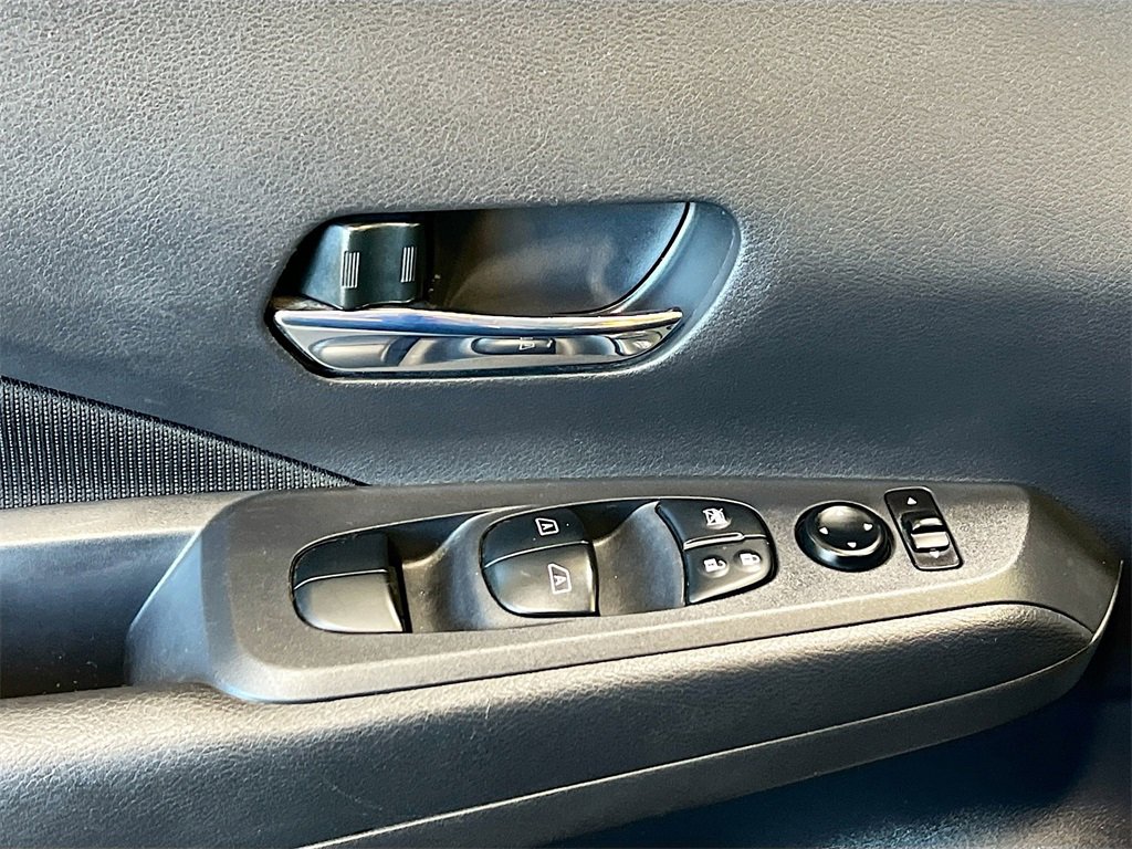 Used 2024 Nissan Kicks SV image 16