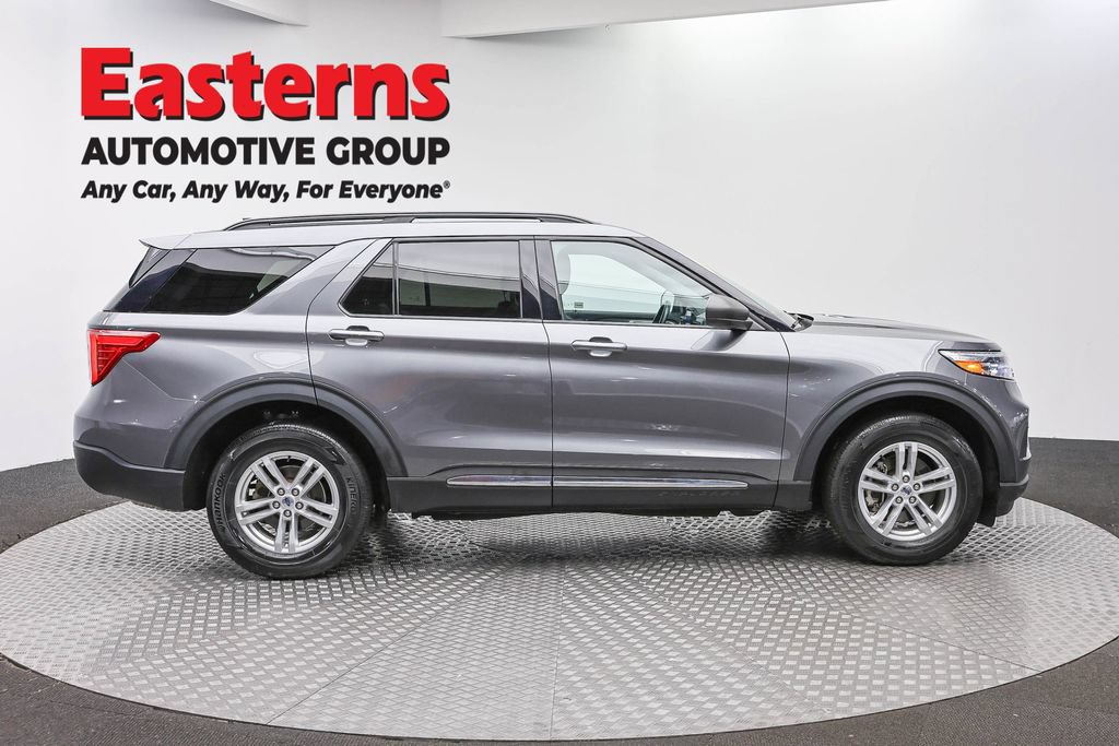 Used 2023 Ford Explorer XLT w/ Equipment Group 202A AWD/4WD image 4