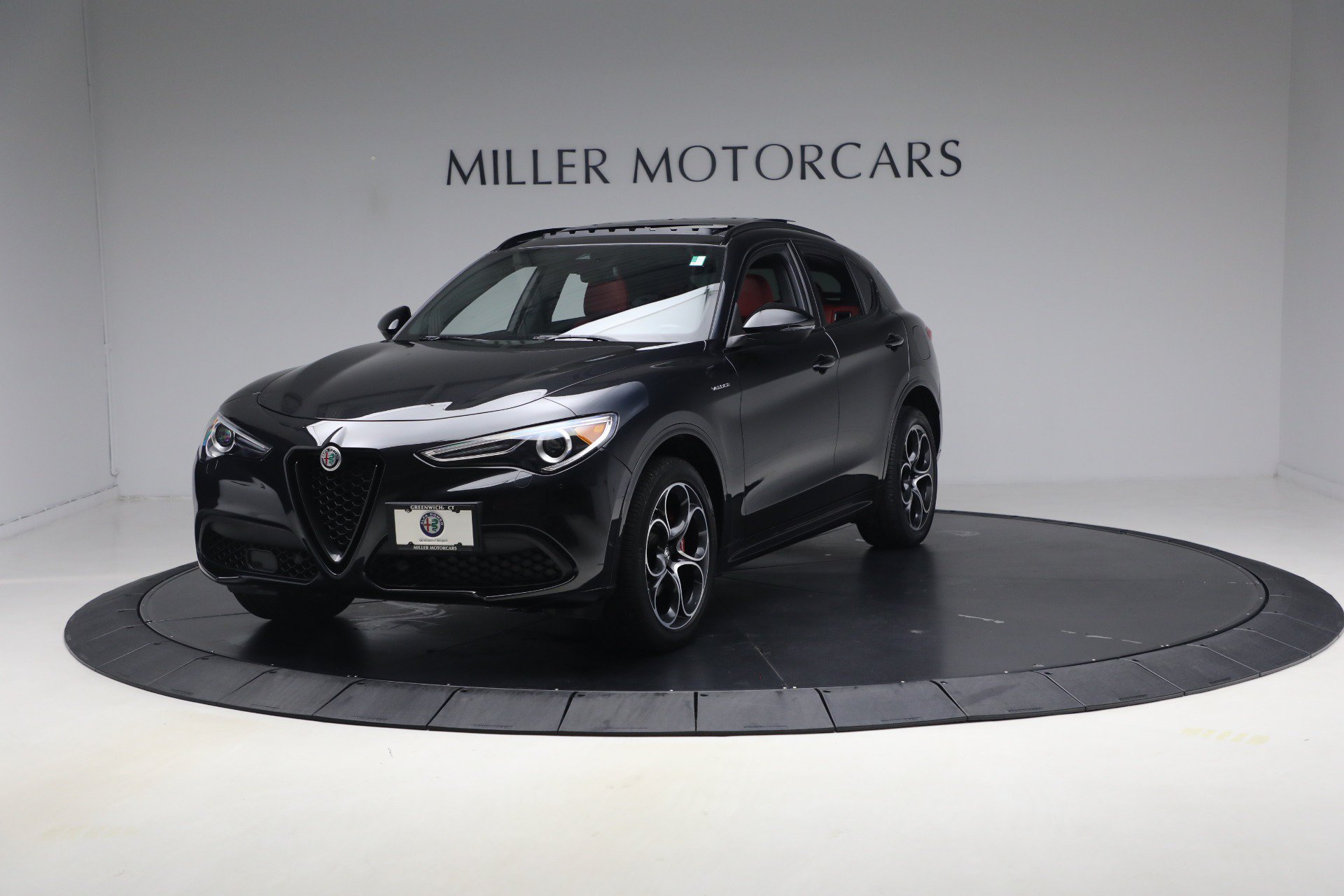 Used 2023 Alfa Romeo Stelvio Veloce AWD/4WD image 2