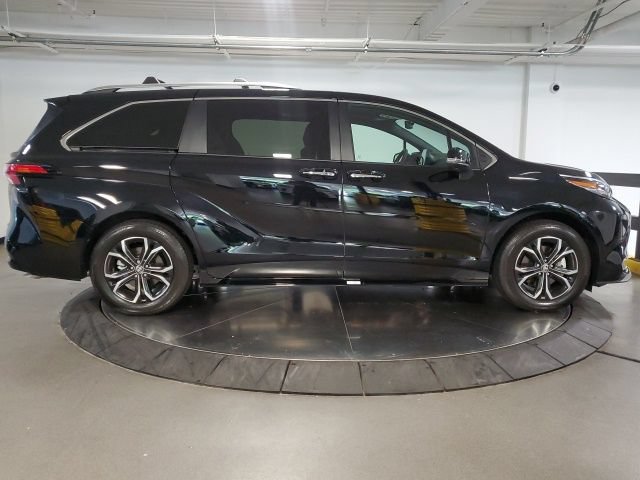 Used 2026 Toyota Sienna Platinum AWD/4WD image 10
