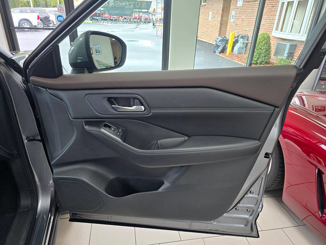 Used 2023 Nissan Rogue SV w/ SV Premium B Package image 21