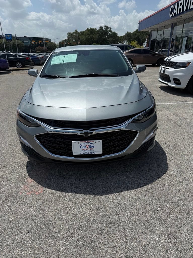 Used 2025 Chevrolet Malibu RS FWD image 2