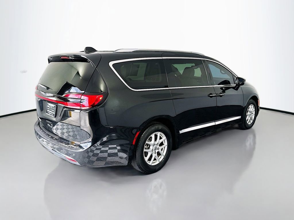 Used 2021 Chrysler Pacifica Touring-L image 7