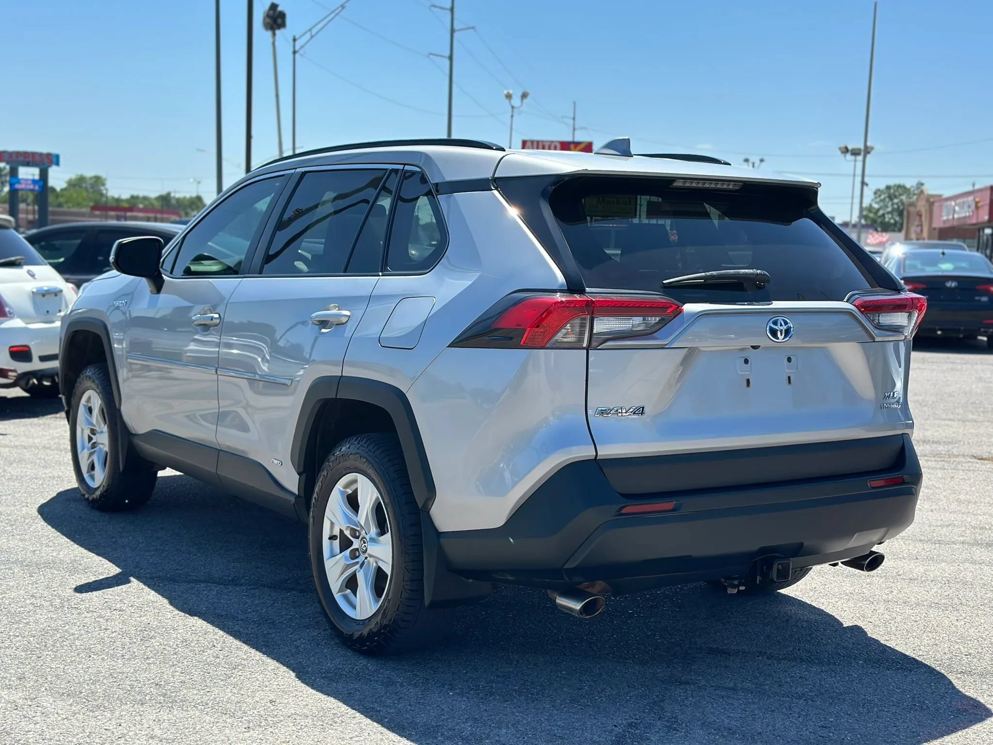 Used 2021 Toyota RAV4 XLE w/ Convenience Package AWD/4WD image 8