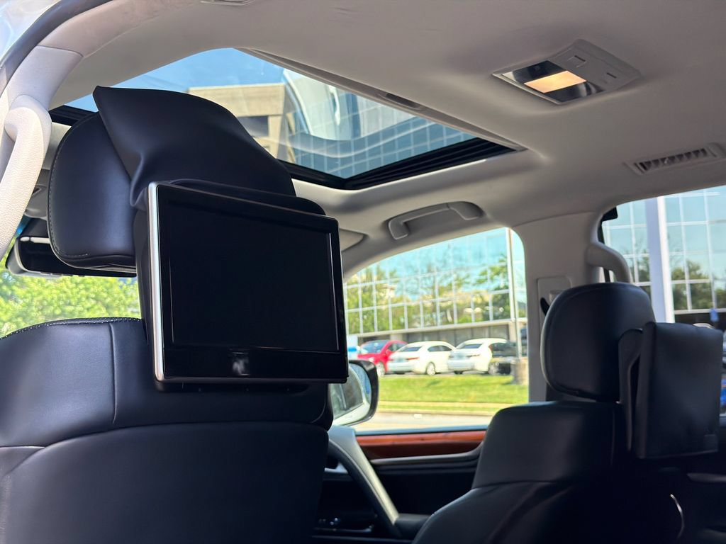 Used 2019 Lexus LX 570 4WD w/ Luxury Package image 21