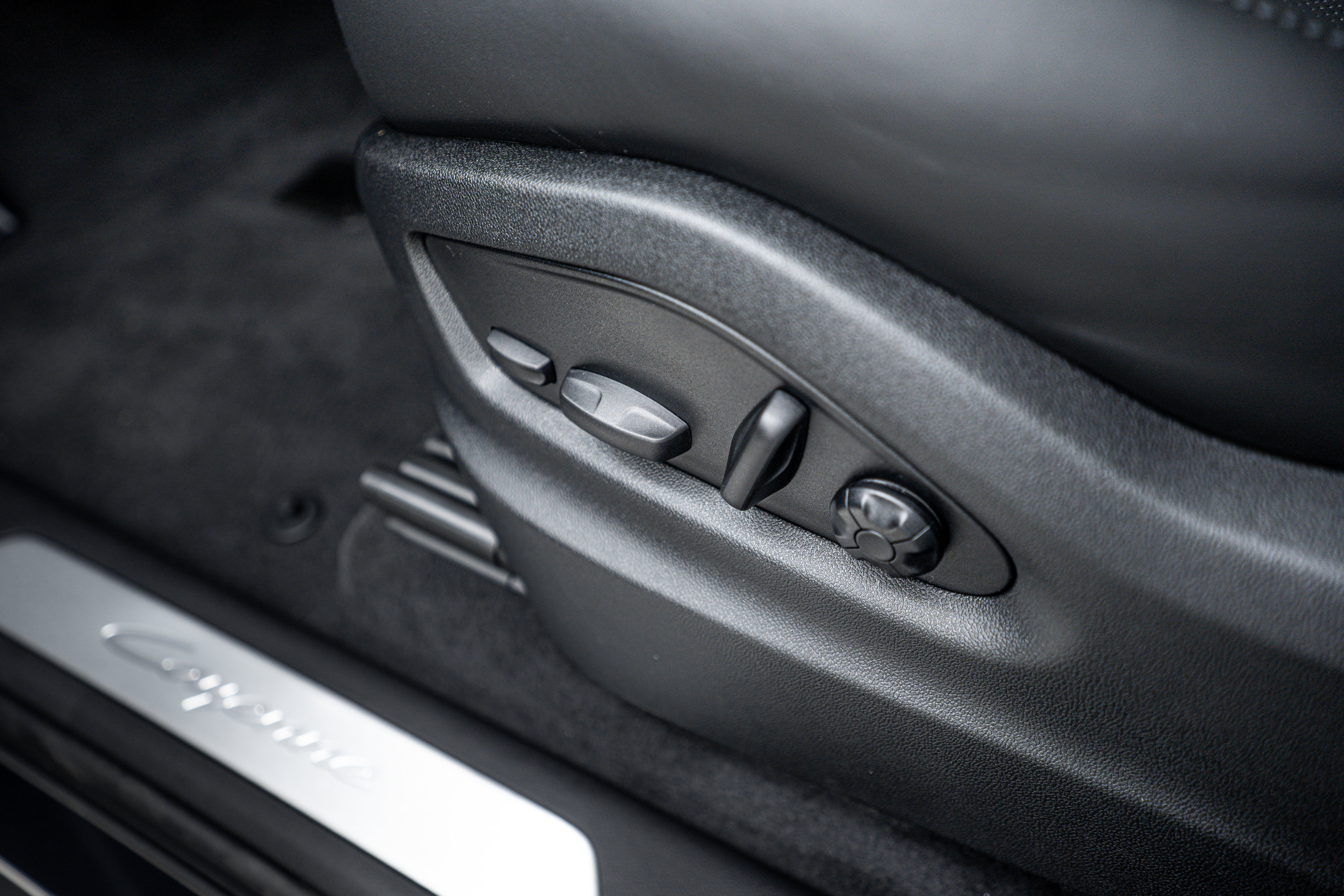 Certified 2025 Porsche Cayenne Coupe image 22