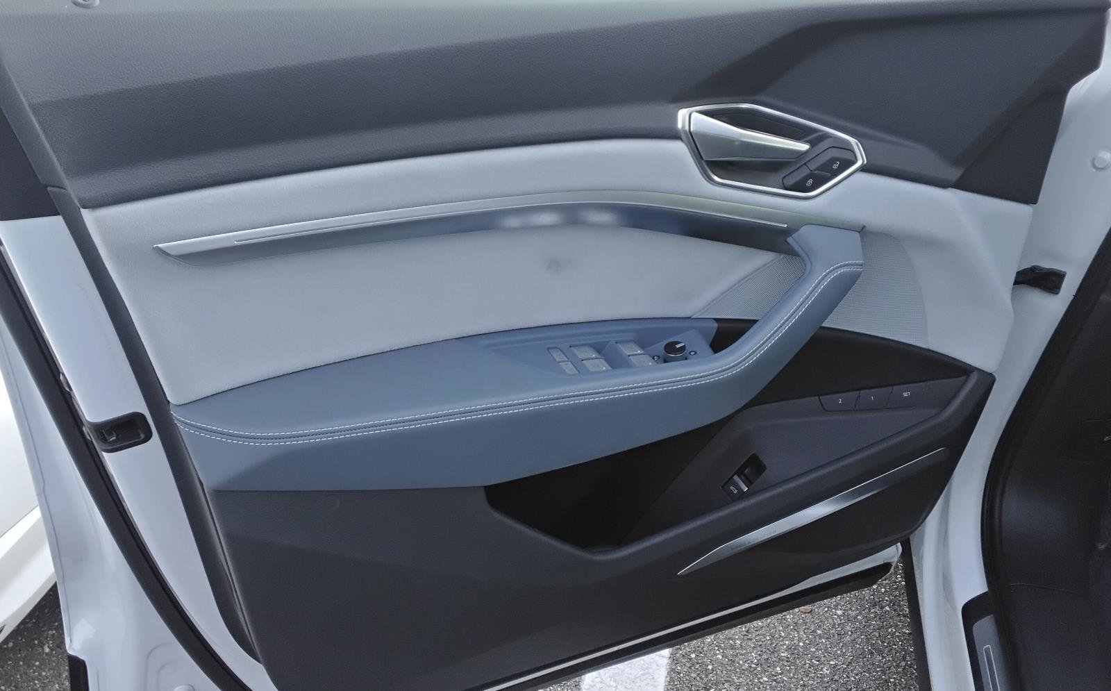 Used 2023 Audi e-tron Prestige w/ Prestige Package image 16