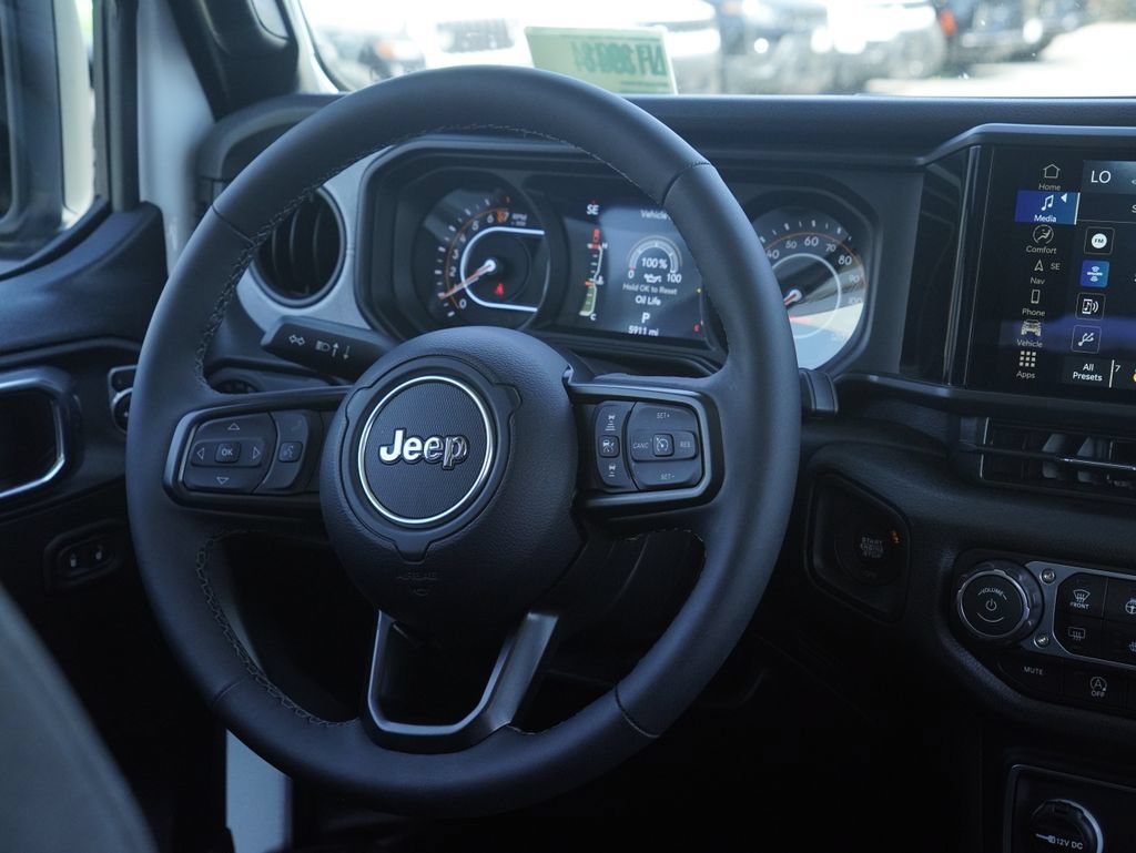 Certified 2025 Jeep Gladiator Sport AWD/4WD image 35