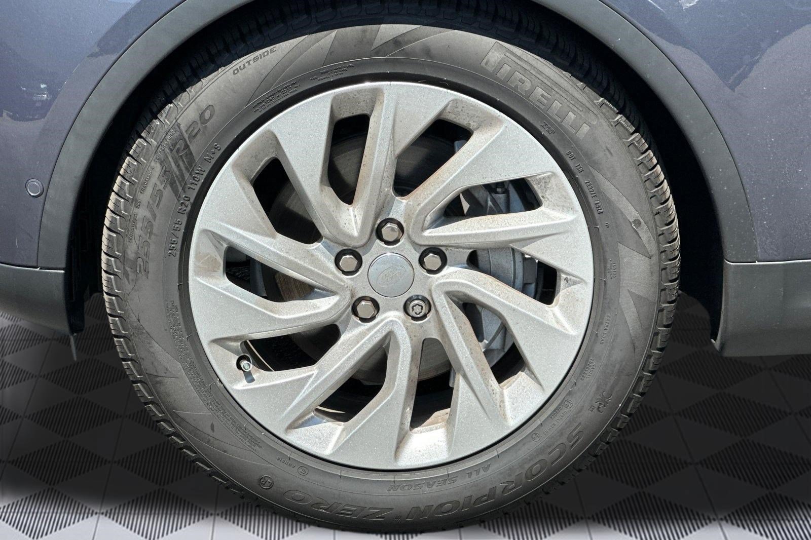 Certified 2025 Land Rover Discovery S AWD/4WD image 12