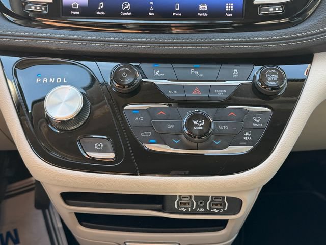 Used 2024 Chrysler Pacifica Limited FWD image 25
