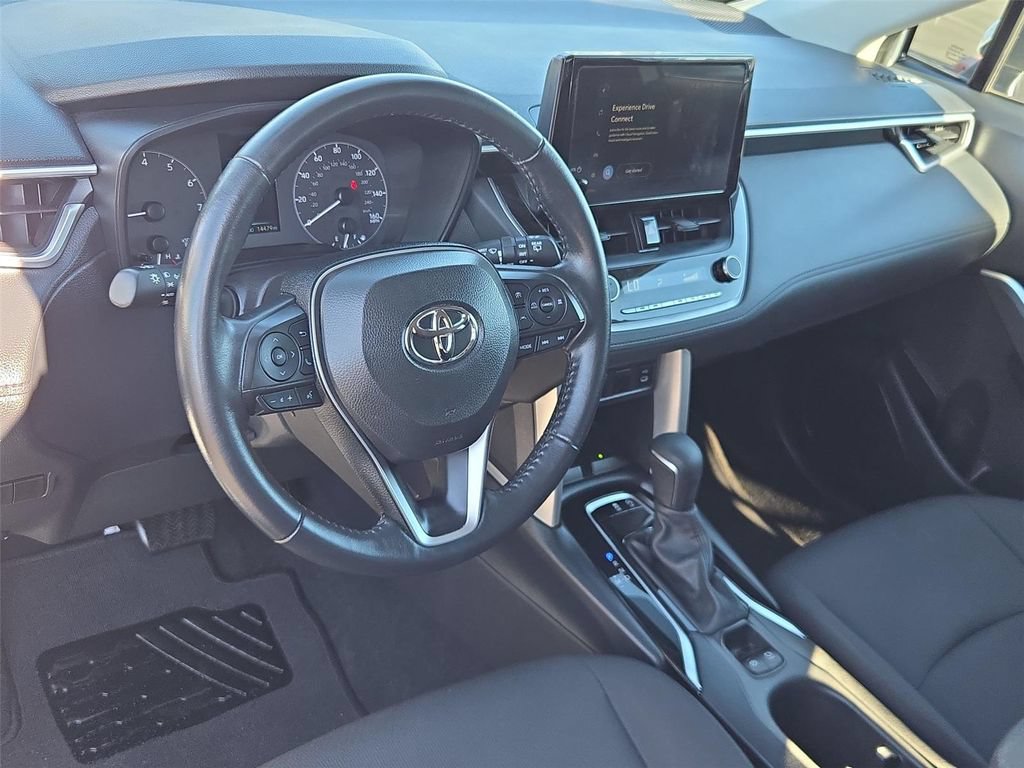 Used 2024 Toyota Corolla Cross LE FWD image 2