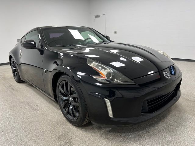 Used 2019 Nissan 370Z Coupe RWD image 2