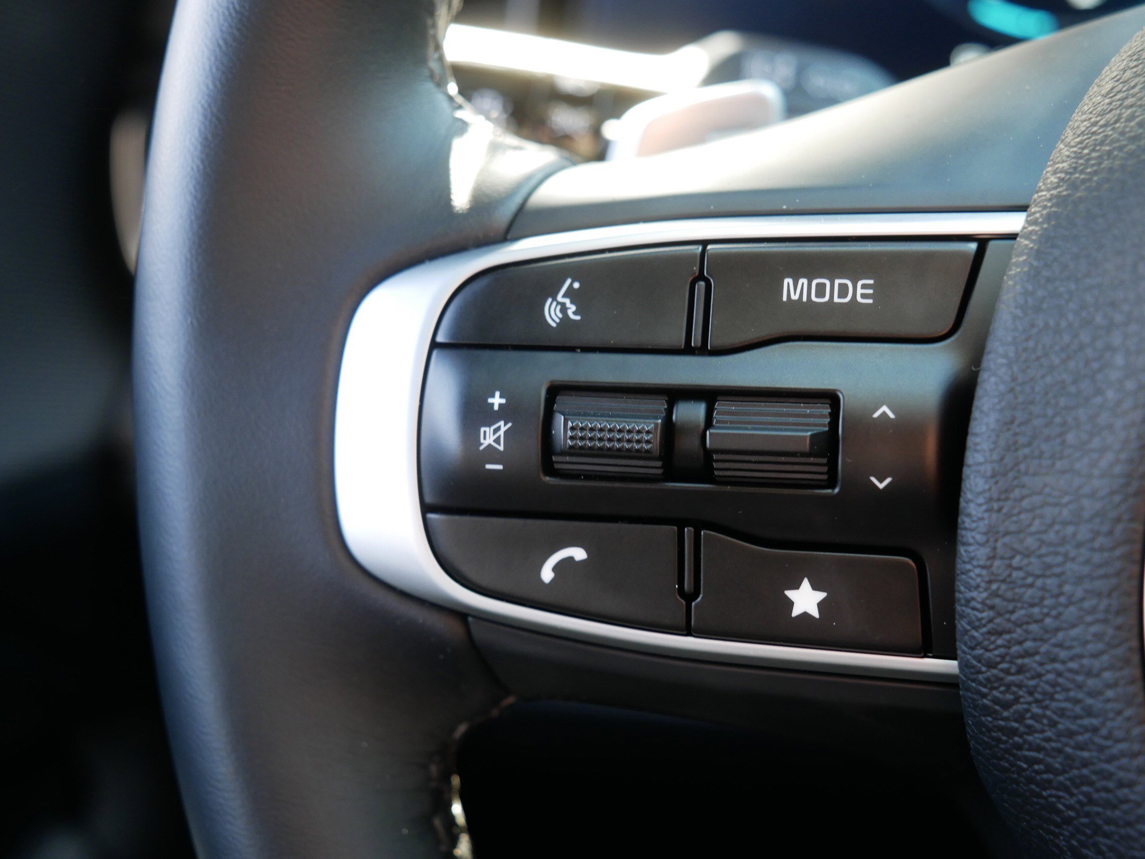Certified 2025 Kia Sportage SX Prestige AWD/4WD image 28