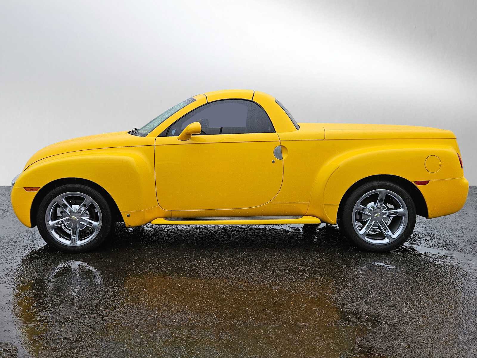 Used 2006 Chevrolet SSR w/ Preferred Equipment Group image 6