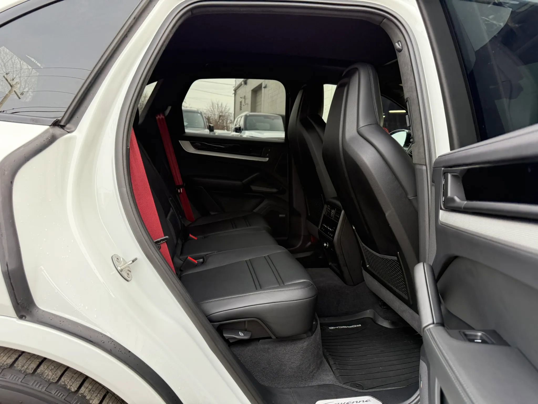 Used 2025 Porsche Cayenne S w/ Premium Package Plus image 31