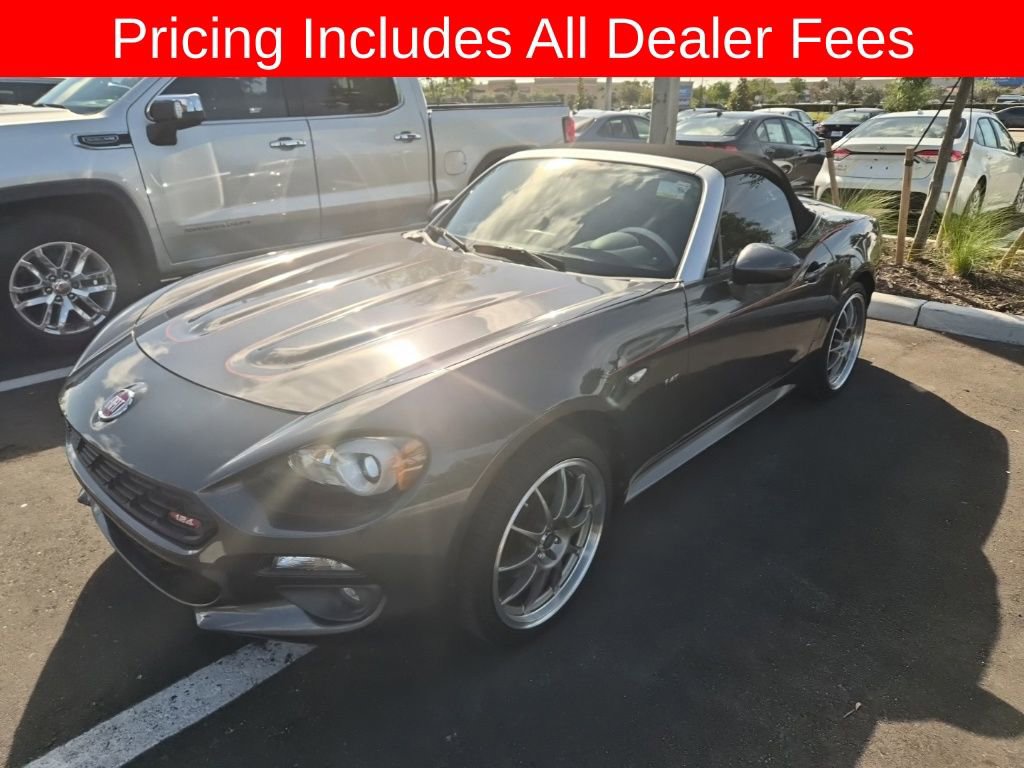 Used 2018 FIAT 124 Spider Lusso w/ Navigation & Sound Group RWD image 2