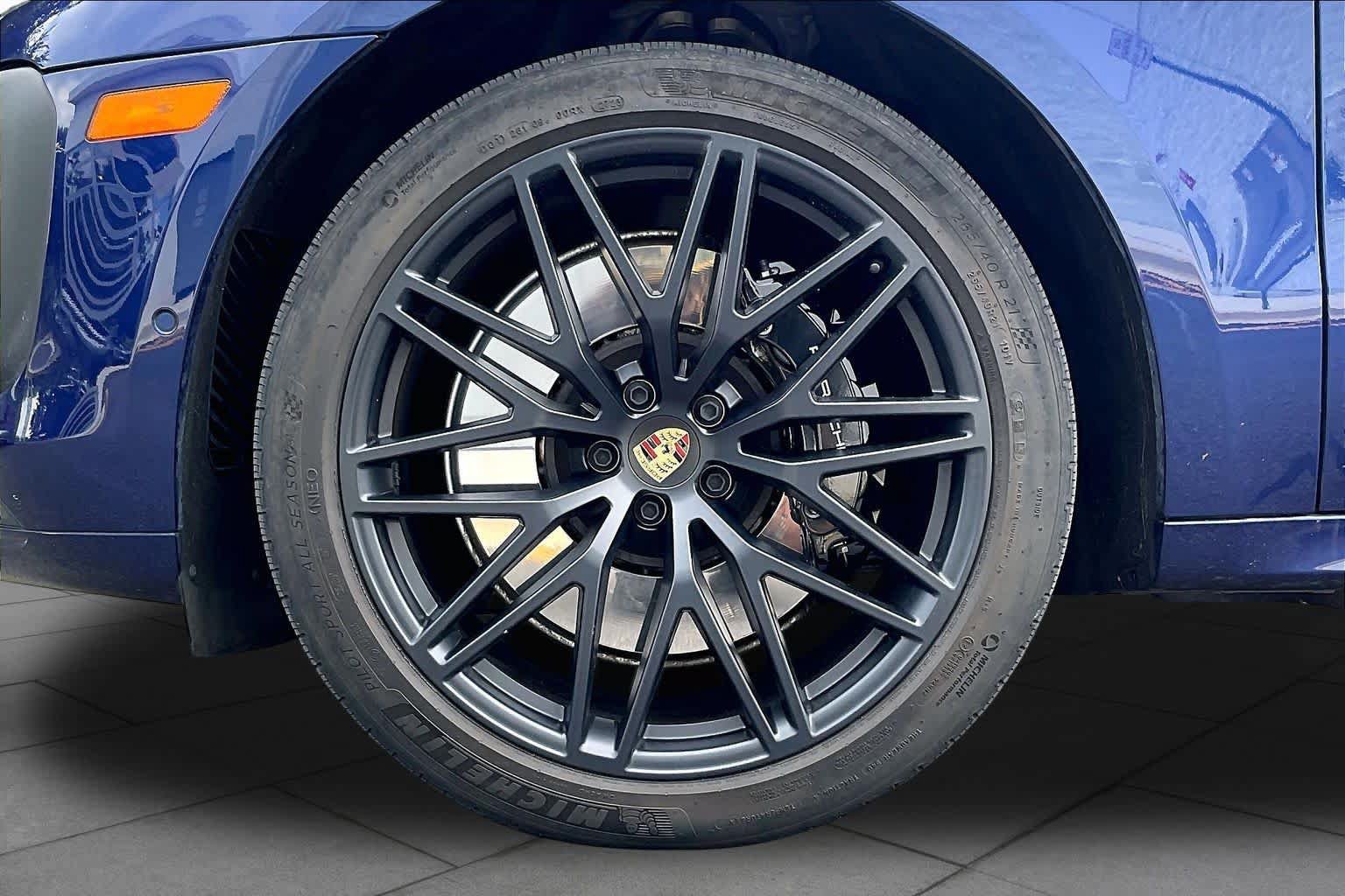 Used 2024 Porsche Macan GTS AWD/4WD image 9