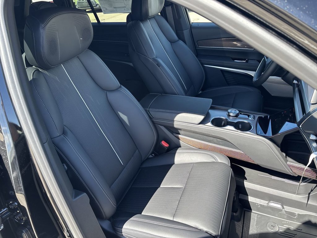 New 2027 Cadillac Vistiq Sport w/ LPO, Floor Liner Package AWD/4WD image 31