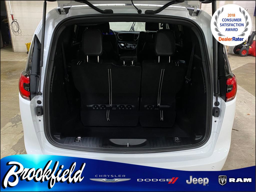 New 2026 Chrysler Pacifica Select image 13