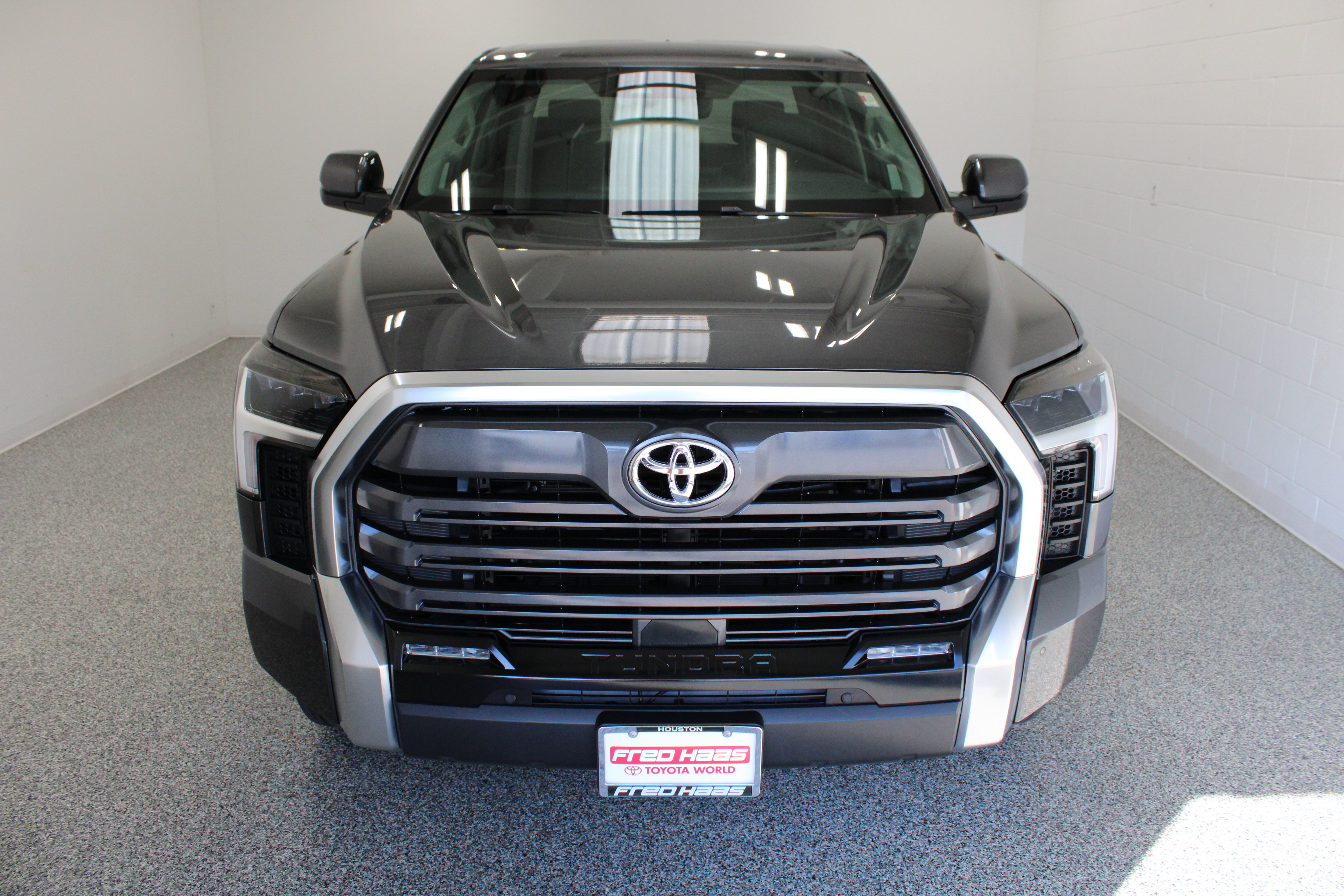 Used 2024 Toyota Tundra Limited w/ Power Package AWD/4WD image 3