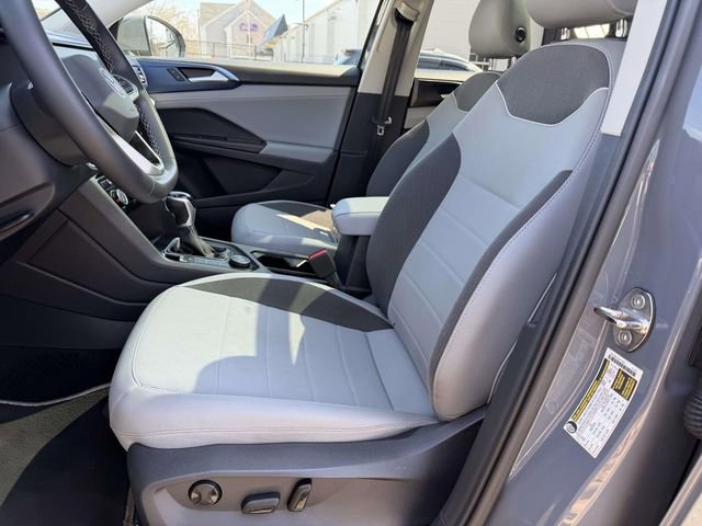 Used 2023 Volkswagen Taos SE w/ Panoramic Sunroof Package image 13