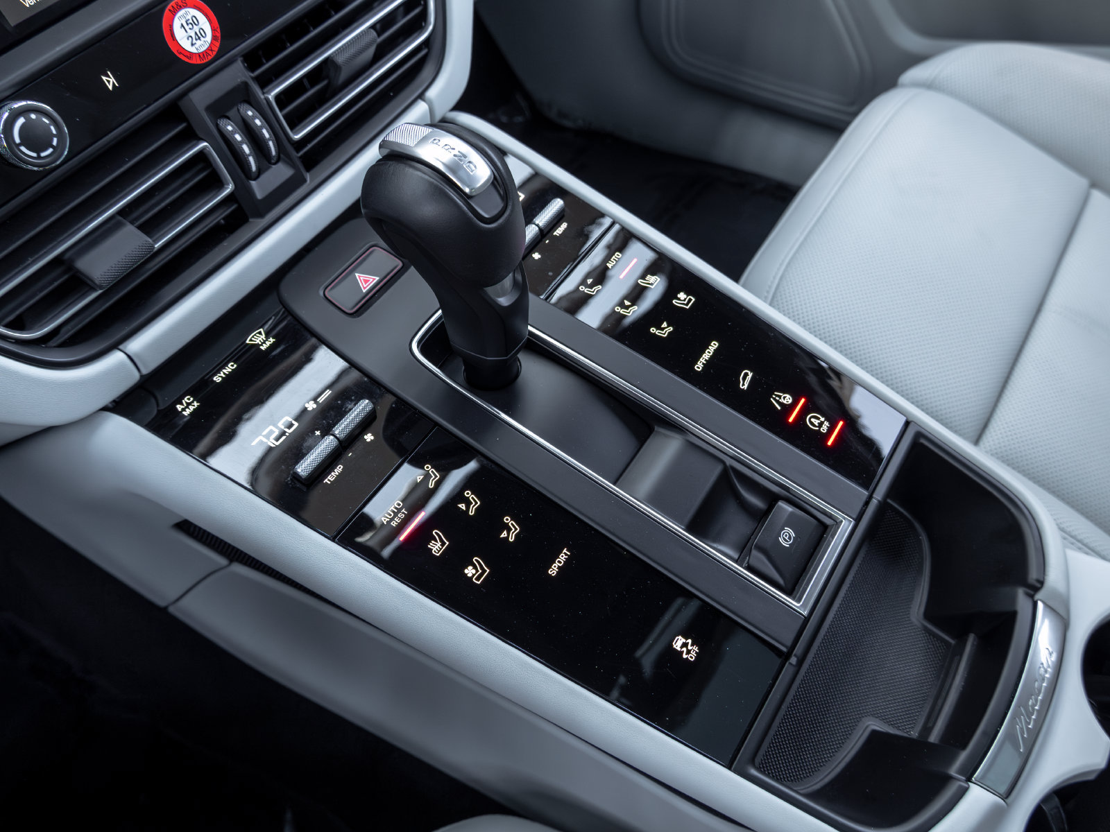 Certified 2025 Porsche Macan AWD/4WD image 36