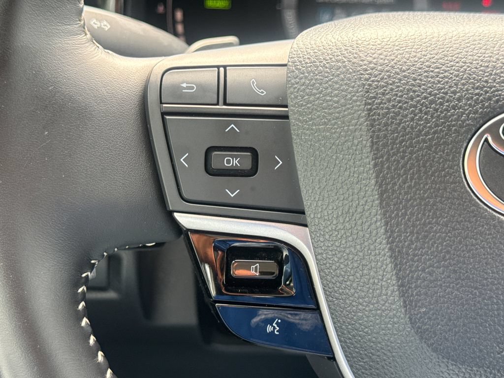 Used 2025 Toyota Camry SE FWD image 30