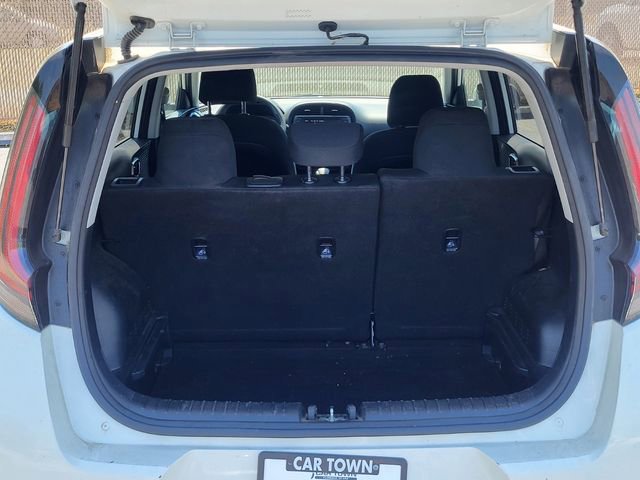 Used 2024 Kia Soul LX w/ Option Group 015 FWD image 4