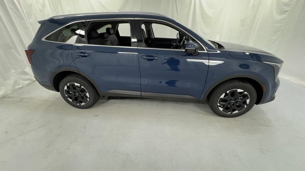 New 2026 Kia Sorento S AWD/4WD image 2