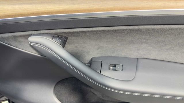 Used 2024 Tesla Model Y Long Range AWD/4WD image 15