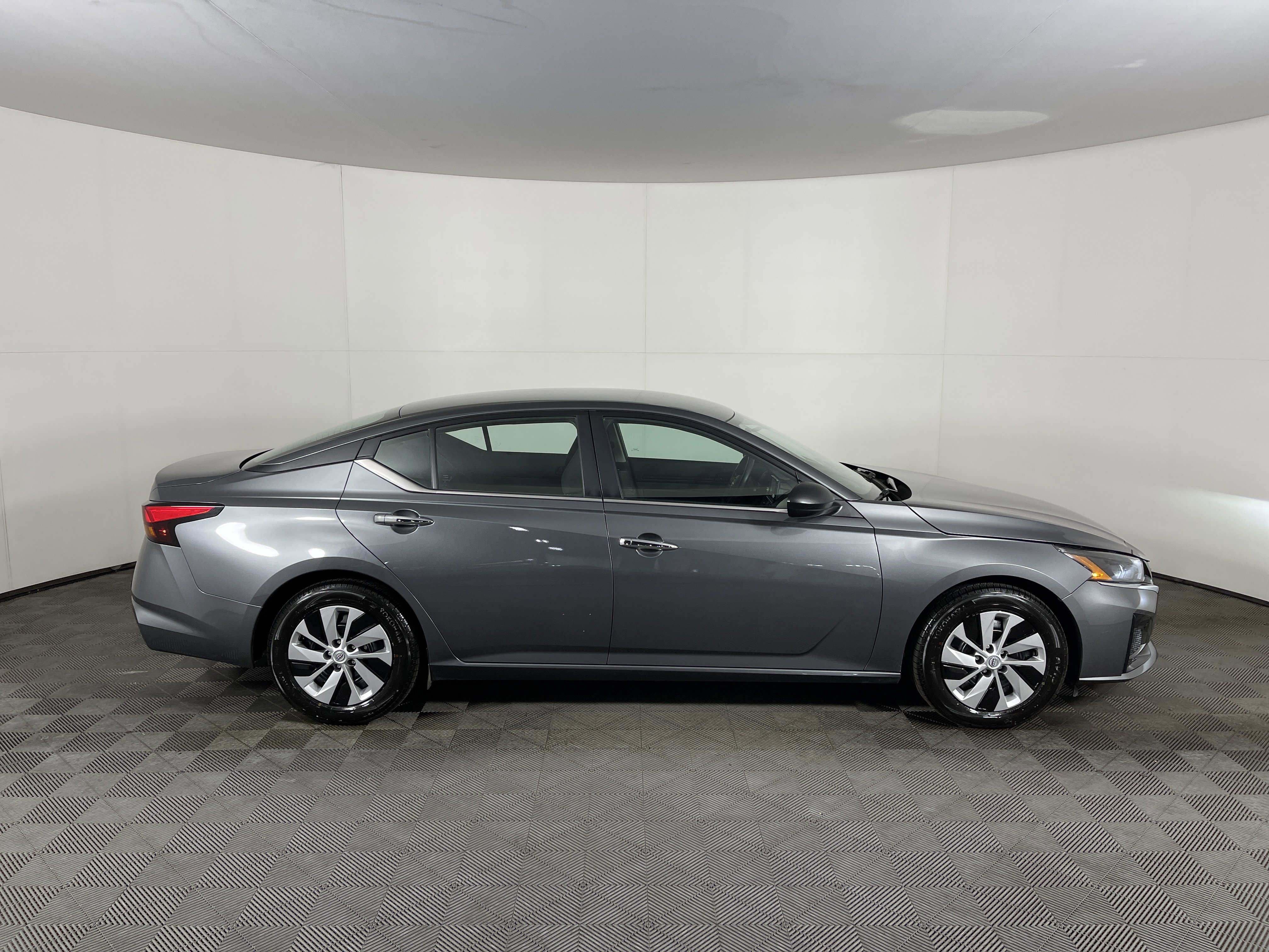 Used 2024 Nissan Altima 2.5 S image 5