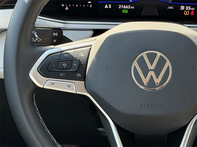 Used 2025 Volkswagen Taos SE image 12