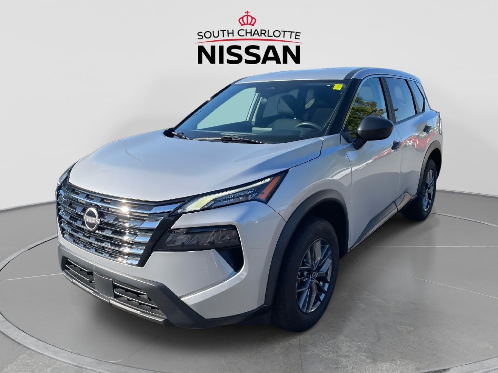 Used 2025 Nissan Rogue S AWD/4WD image 3