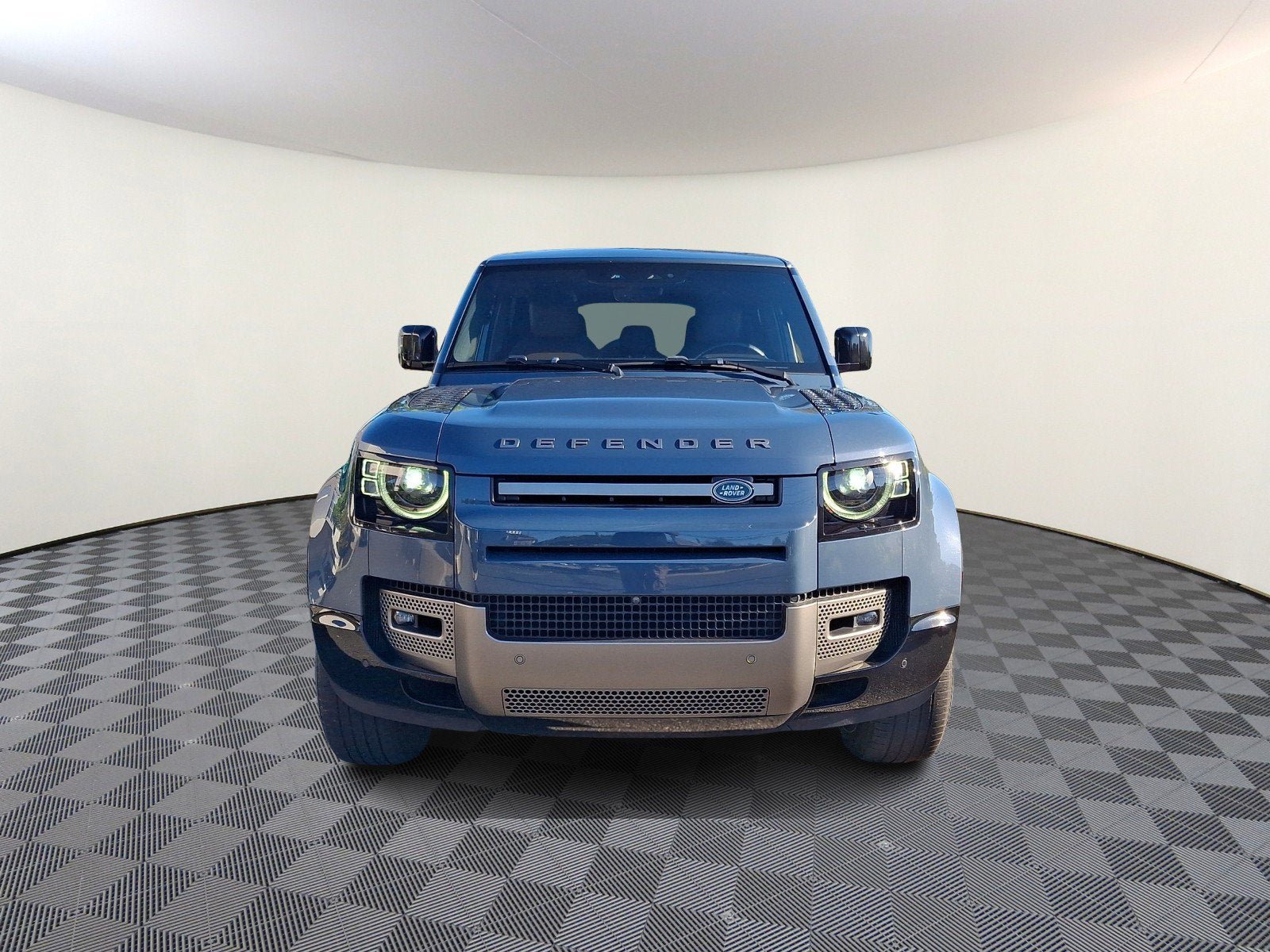 Used 2024 Land Rover Defender 110 X-Dynamic SE AWD/4WD image 2