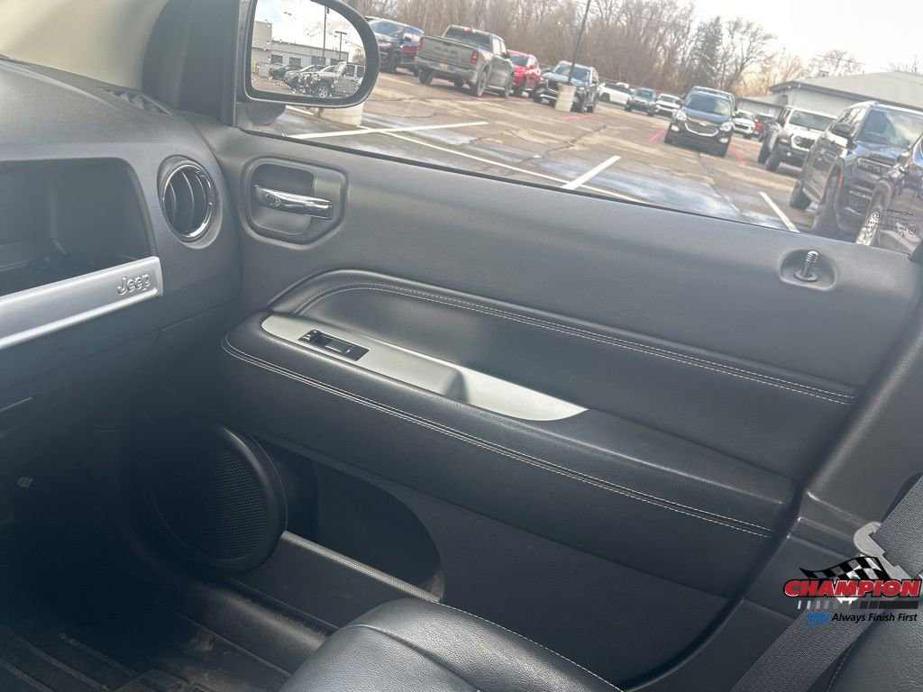 Used 2017 Jeep Compass Latitude image 14