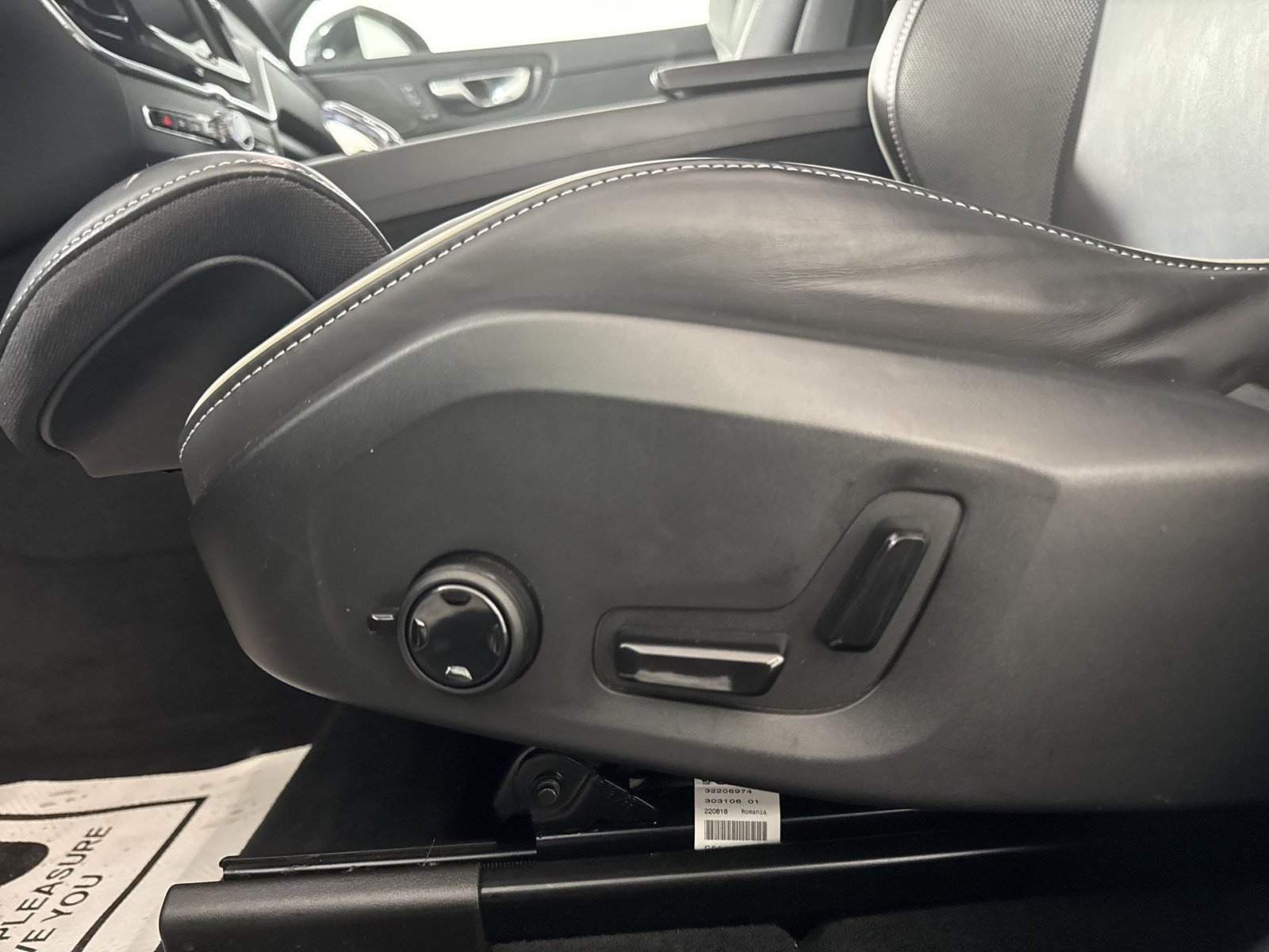 Used 2023 Volvo XC60 B5 Ultimate w/ Climate Package image 14