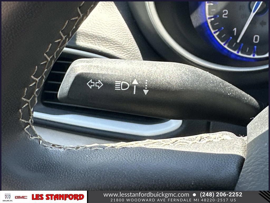 Used 2023 Chrysler Pacifica Touring-L FWD image 27