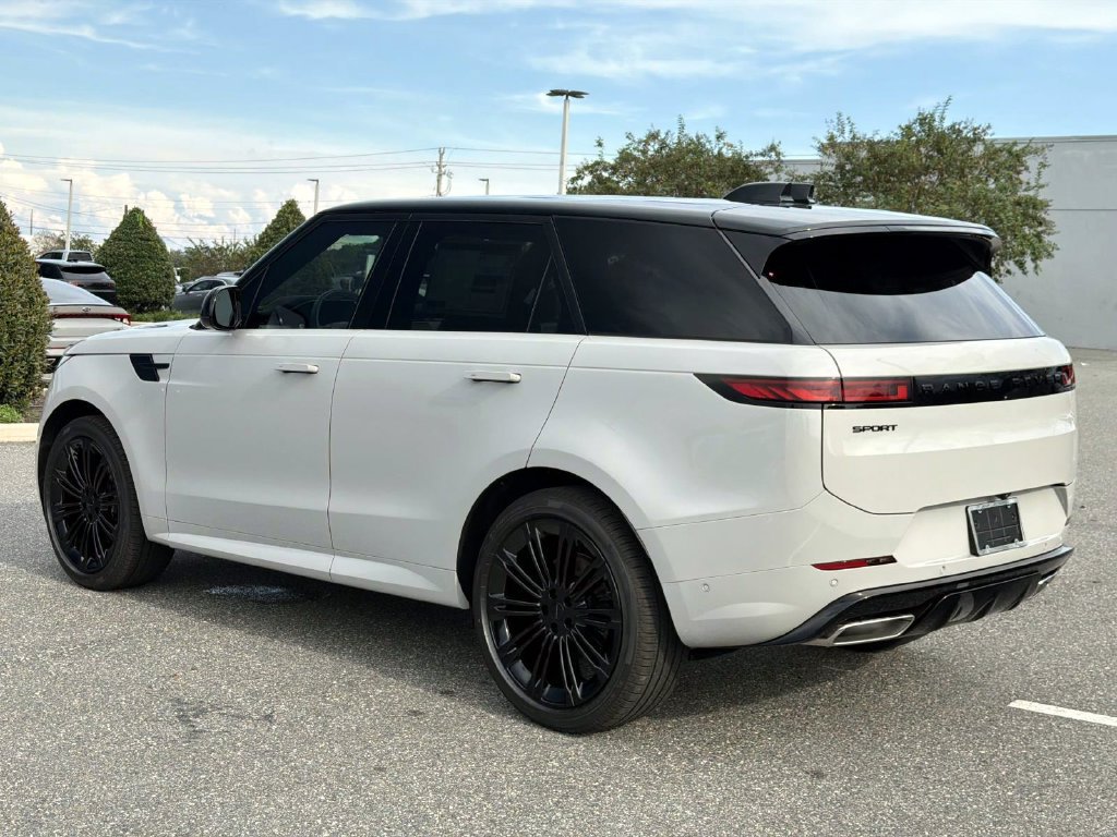New 2027 Land Rover Range Rover Sport Dynamic SE AWD/4WD image 3
