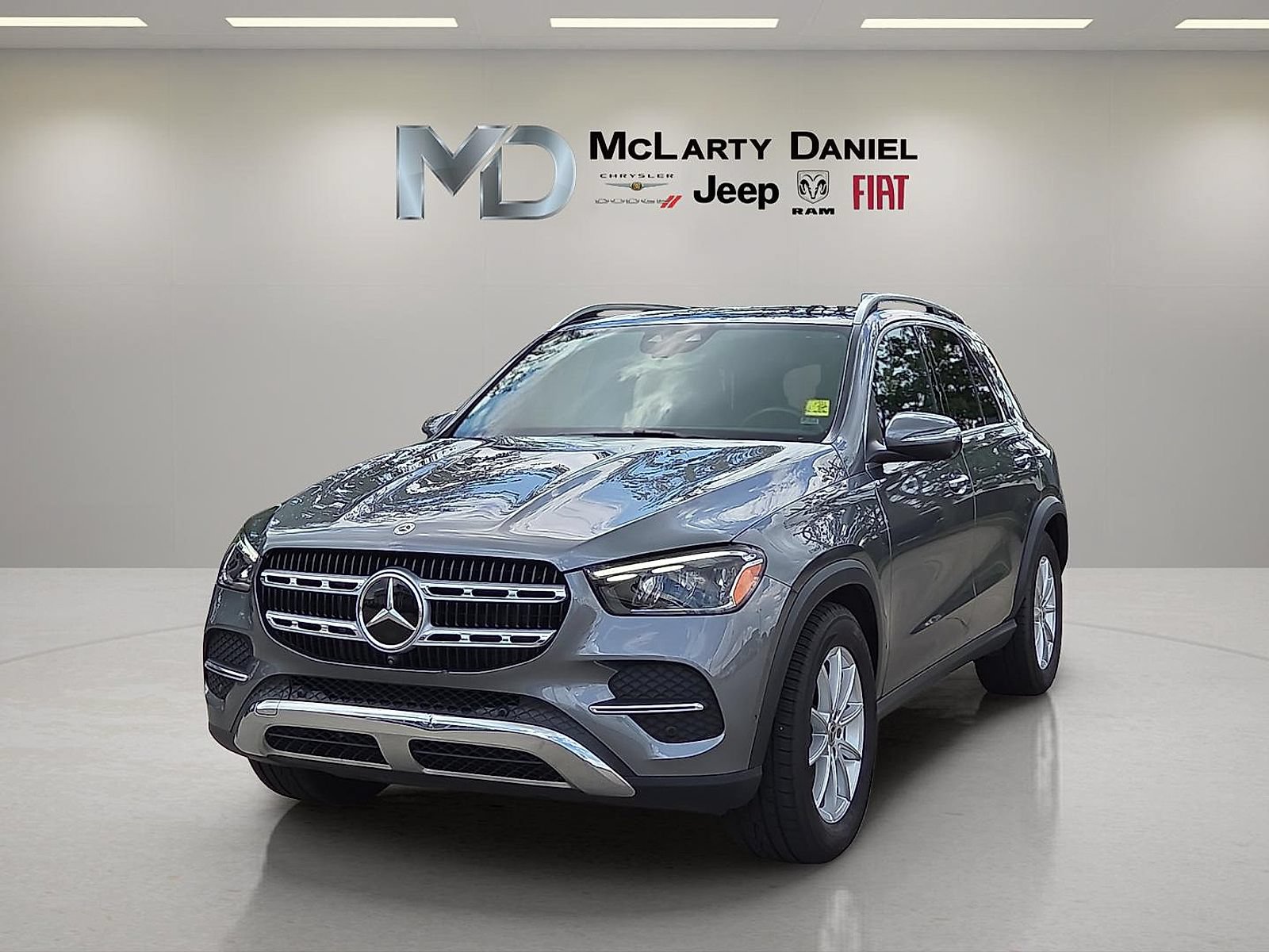 Used 2025 Mercedes-Benz GLE 350 4MATIC image 2